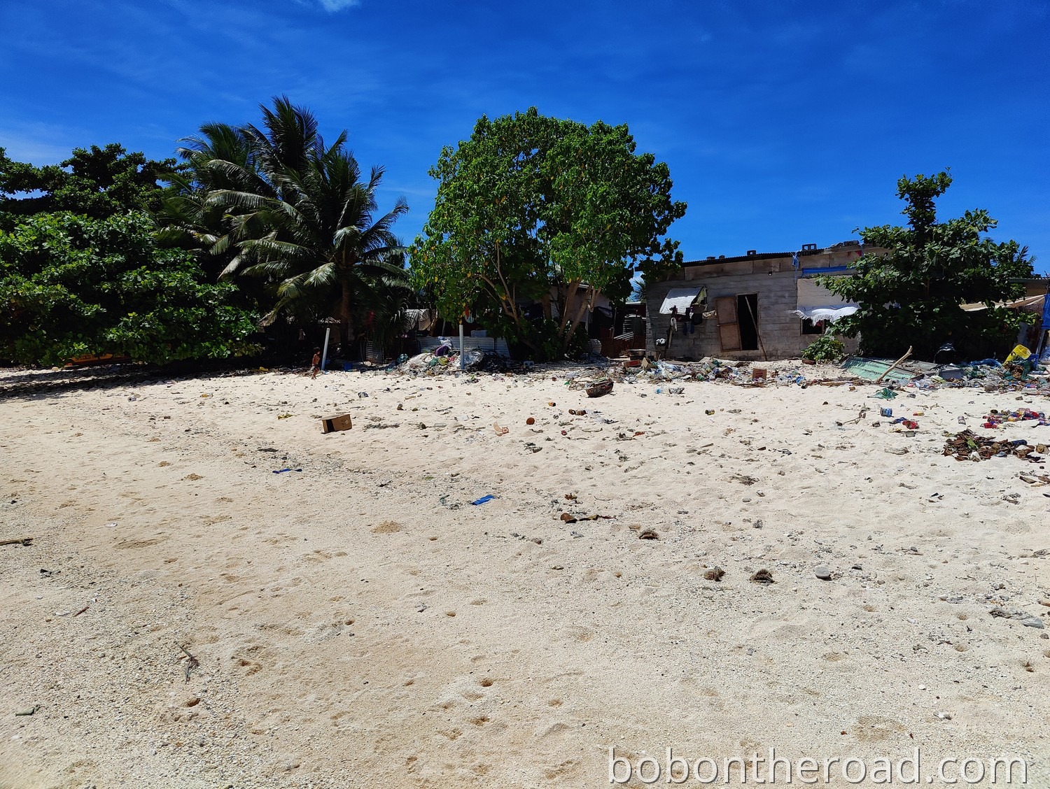 Müll am Strand in Kiribati