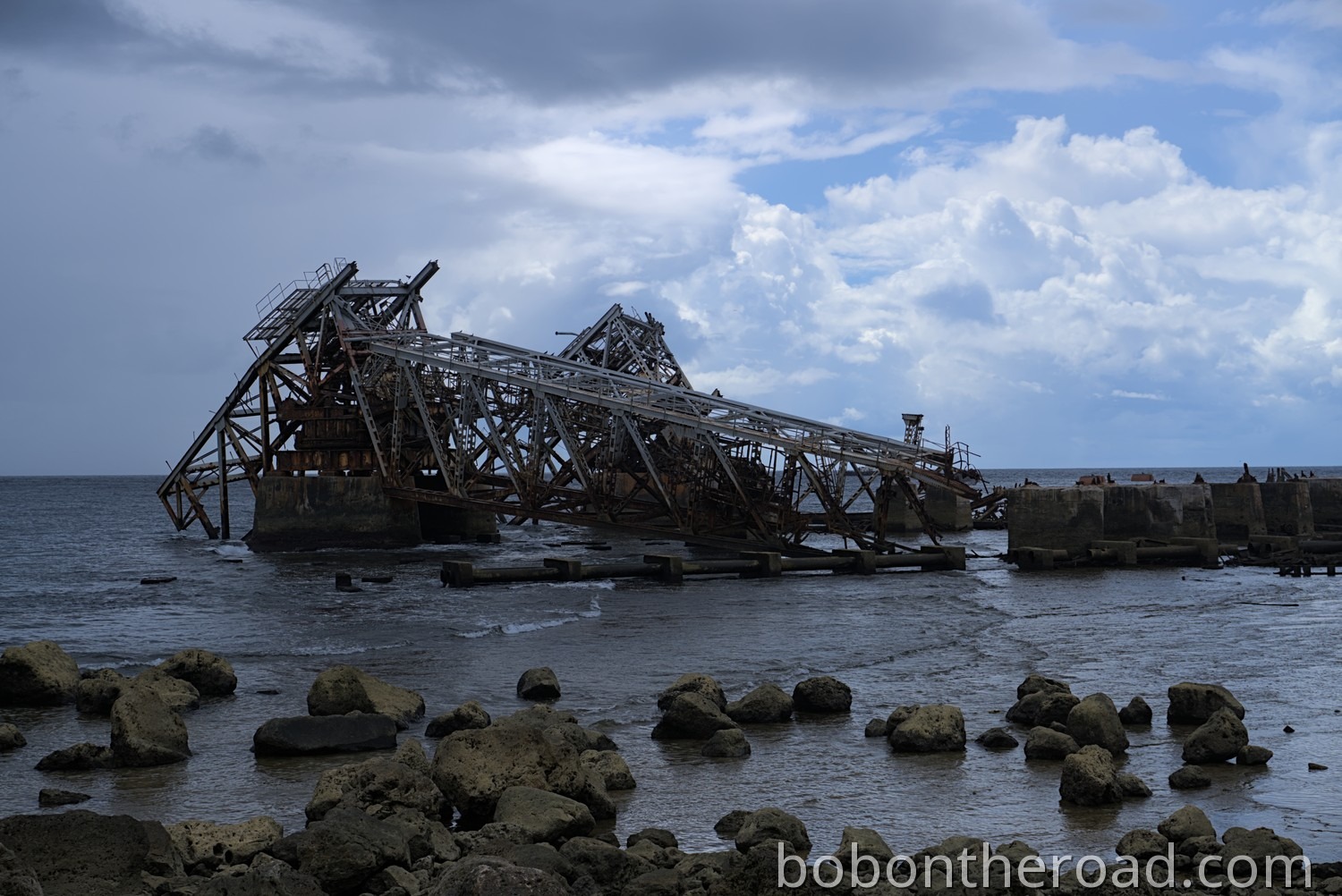 Nauru altes Phosphat Verladeband 2