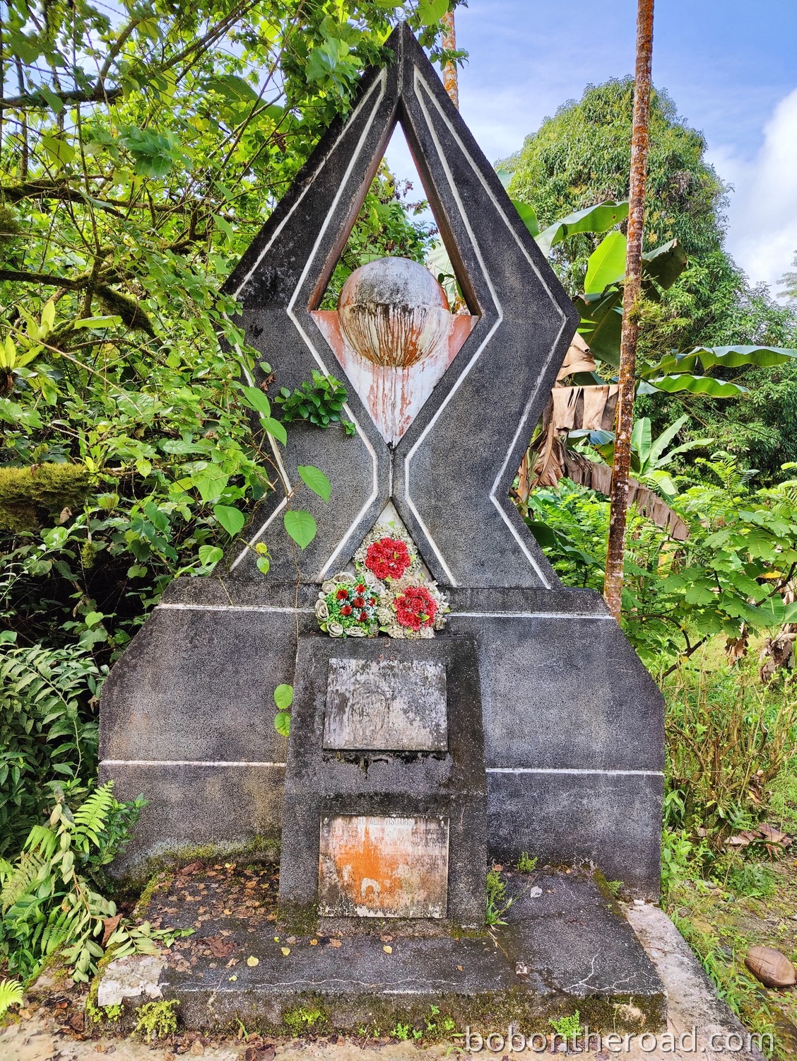 Pohnpei Liduduhniap Watterfall Monument